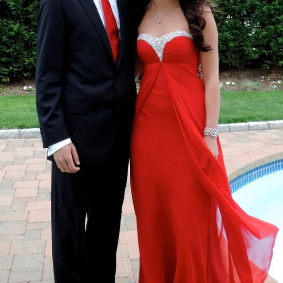 Red Faviana gown size 0. Orig pr $330 - Picture 7 of 8